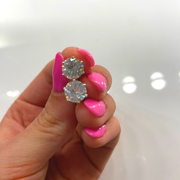 Jewelry - Cute Sparkly Silver Earrings